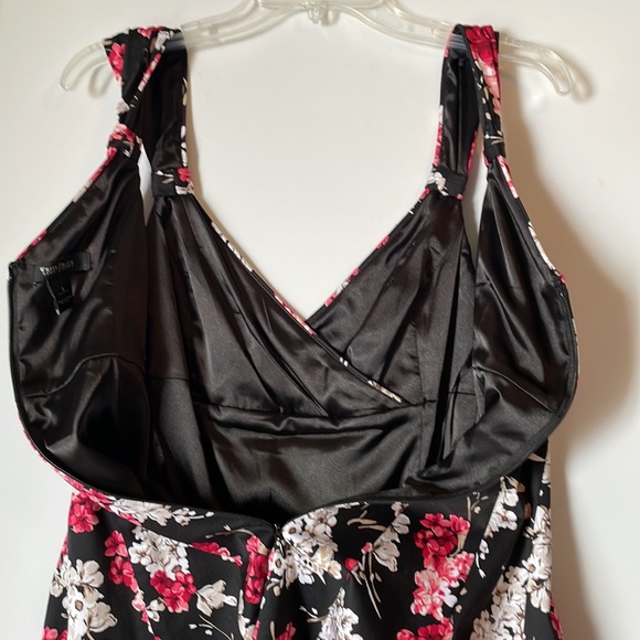 White House Black Market Women's Size 4  Fit & Flare Dress Floral - Picture 9 of 11